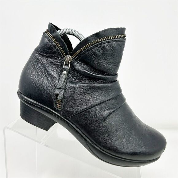 Abeo Women's Calla Black Ruched Leather Ankle Booties Size 7 Outside Zipper - Picture 1 of 15